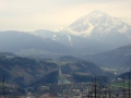 Blick von der Bergstation auf Berg Isel und Serles