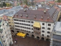 Blick vom Stadtturm auf den Platz vorm Goldenen Dachl