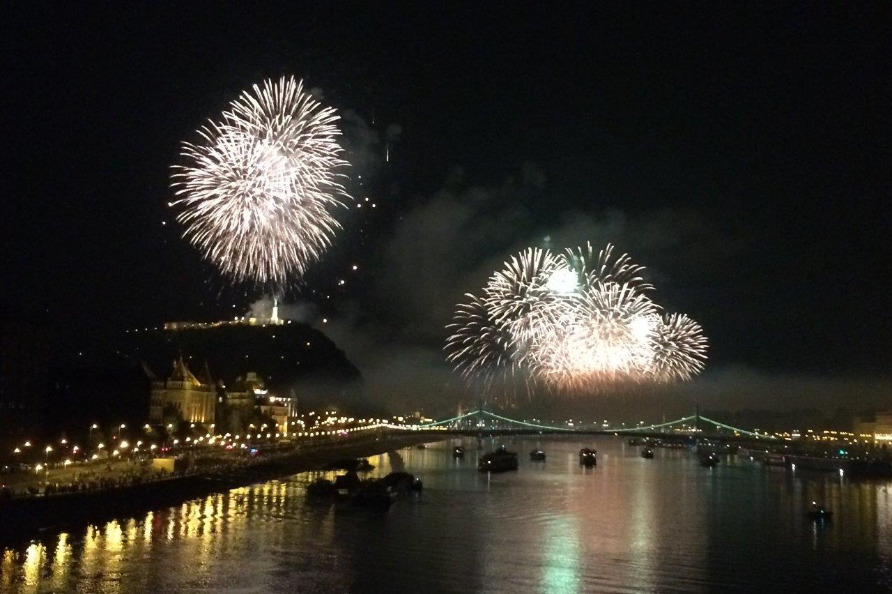 Feuerwerk am ungarischen Nationalfeiertag in Budapest