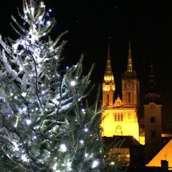 Zagreb: Blick von der Oberstadt auf die Kathedreale