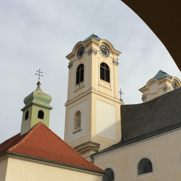 Basilika vom Kreuzgang aus gesehen